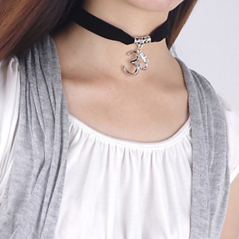 Women's Punk Minimalist Black Velvet Collar 3D Digital Pendant Short Necklace